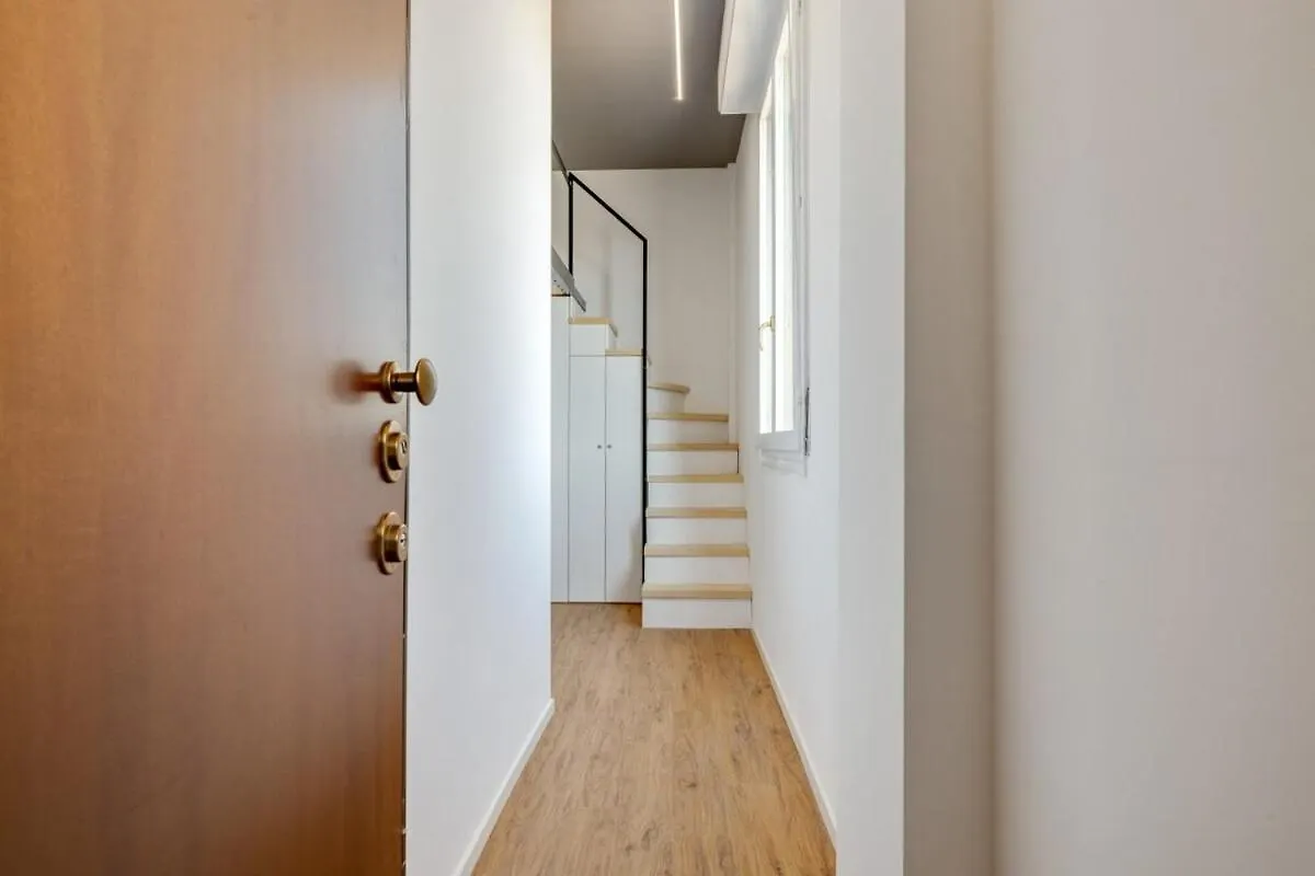 Apartment Homeby, Cozy Penthouse Milan