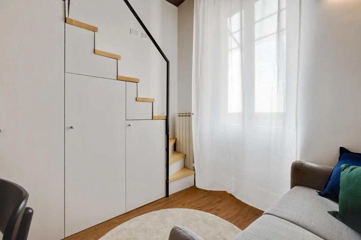 Homeby, Cozy Penthouse Milan Apartment
