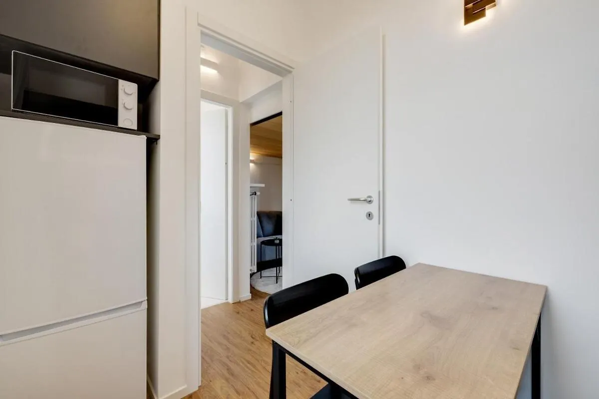 Homeby, Cozy Penthouse Milan Apartment